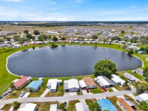 Emerald Lake: Mobile homes in Florida